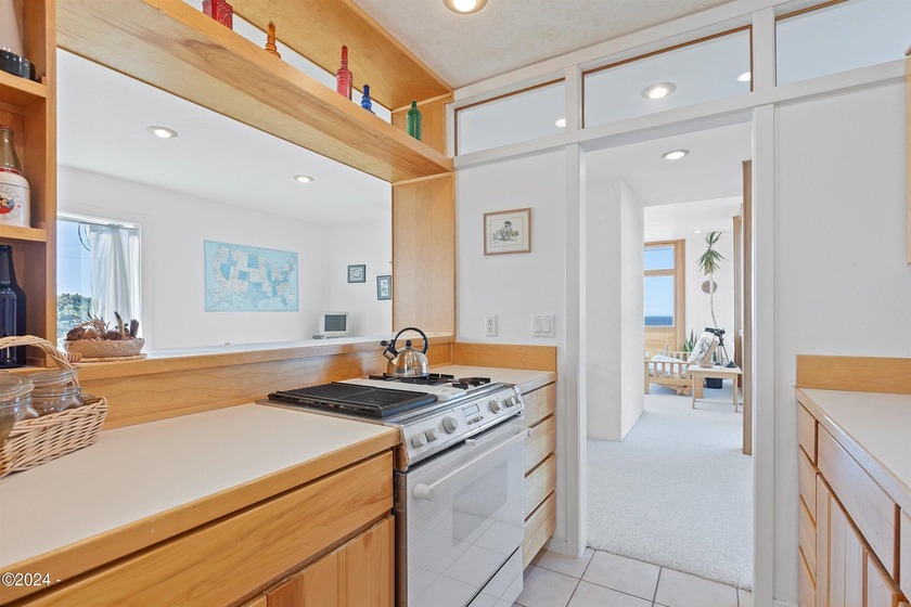 Motivated seller, submit all offers! Roads End Oceanview home - photo 8