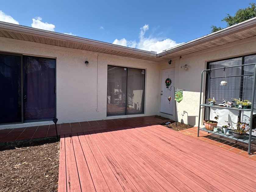 PRICE IMPROVEMENT! Move-in ready 2BR/2BA single-story villa in - photo 4