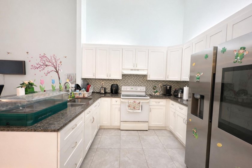PRICE IMPROVEMENT! Move-in ready 2BR/2BA single-story villa in - photo 5