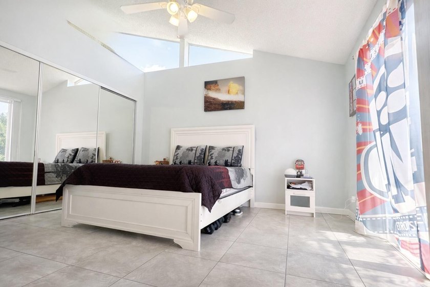 PRICE IMPROVEMENT! Move-in ready 2BR/2BA single-story villa in - photo 9