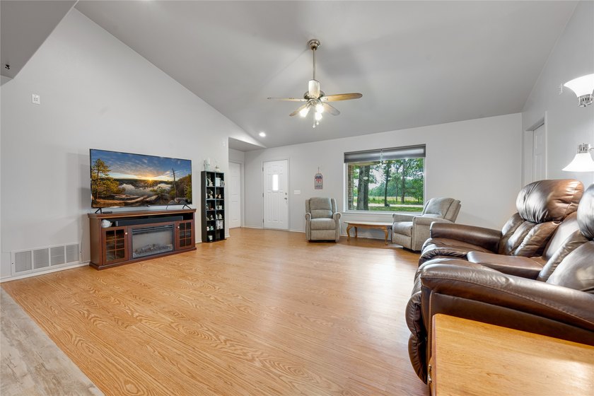 Escape to your own private East Texas retreat at 104 County Road - photo 4
