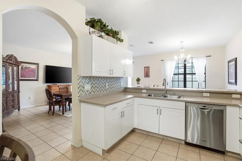 SELLER MOTIVATED!!! This spacious 4-bedroom, 2.5-bath townhome - photo 11