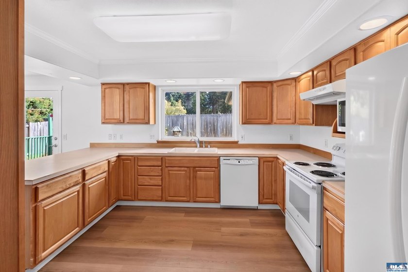 Located in the desirable Summer Breeze community, this 2-bedroom - photo 11
