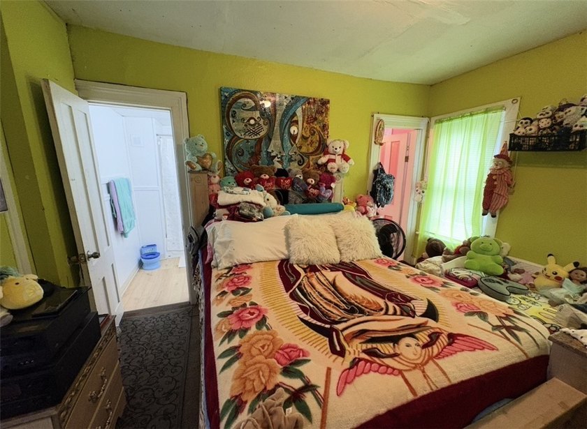 Another Rockin' Rochester Property! This 6-bedroom, 2.5-bath - photo 12