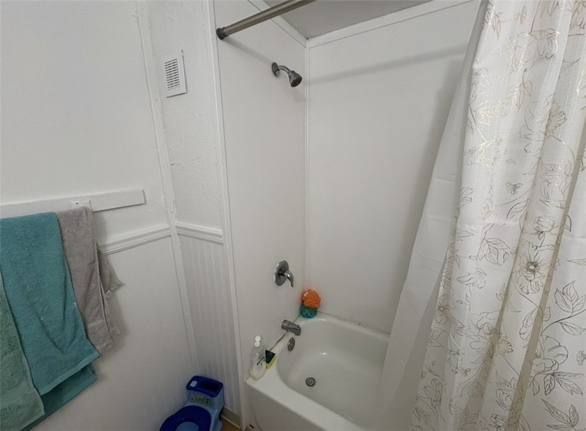 Another Rockin' Rochester Property! This 6-bedroom, 2.5-bath - photo 13
