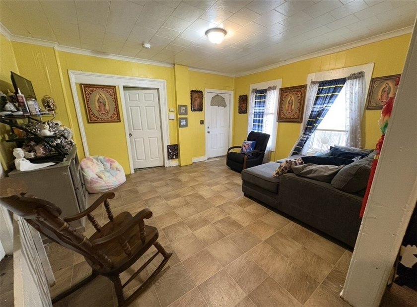 Another Rockin' Rochester Property! This 6-bedroom, 2.5-bath - photo 17