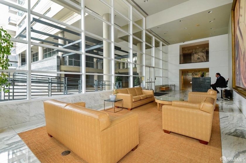 NEW PRICE! Stellar spacious and bright view 2BR/2BA condominium - photo 17