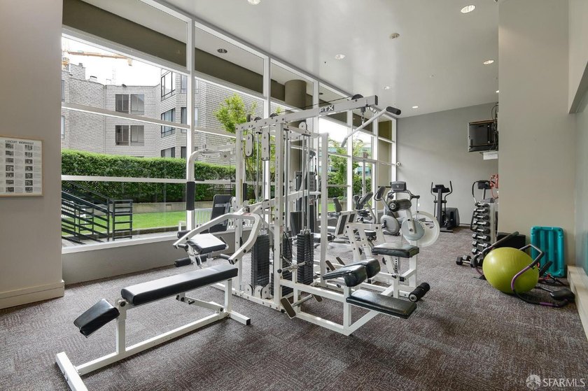 NEW PRICE! Stellar spacious and bright view 2BR/2BA condominium - photo 22