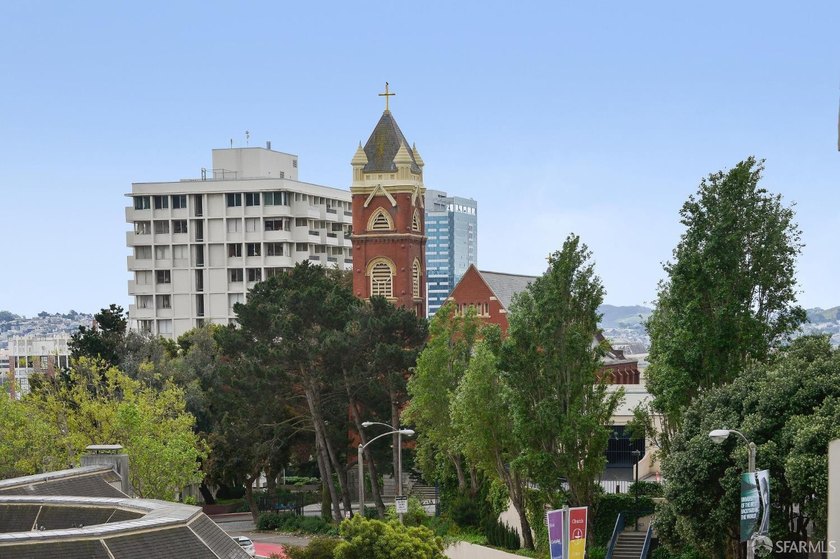 NEW PRICE! Stellar spacious and bright view 2BR/2BA condominium - photo 28