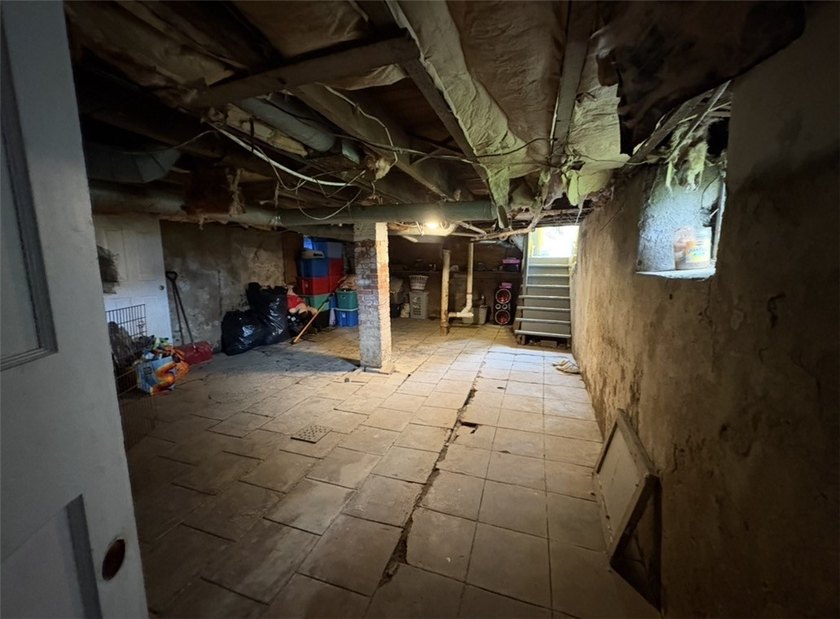 Another Rockin' Rochester Property! This 6-bedroom, 2.5-bath - photo 33