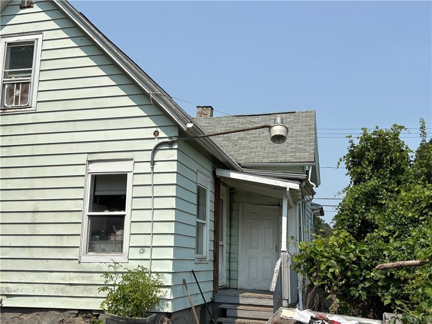 Another Rockin' Rochester Property! This 6-bedroom, 2.5-bath - photo 36