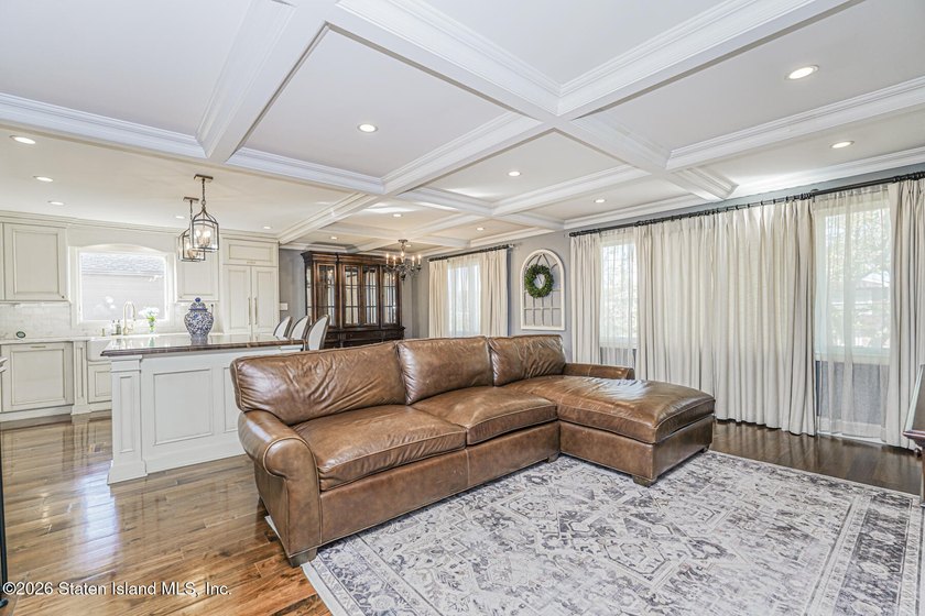 Welcome to 88 W Cedarview Avenue! This home is a beautifully - photo 3