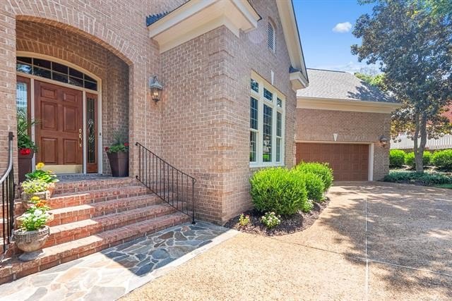 A truly exceptional property where quality, elegance, and views - photo 2