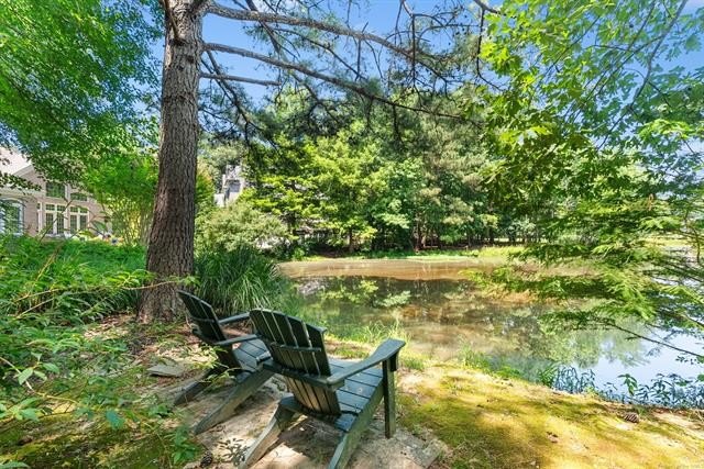 A truly exceptional property where quality, elegance, and views - photo 7
