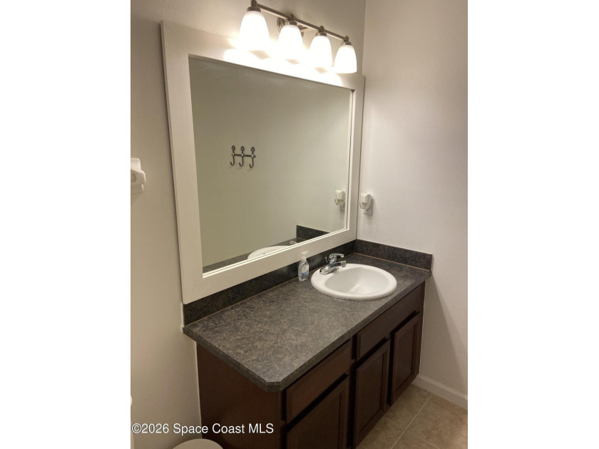 Welcome to this beautifully maintained 2-bedroom, 3-bathroom - photo 31