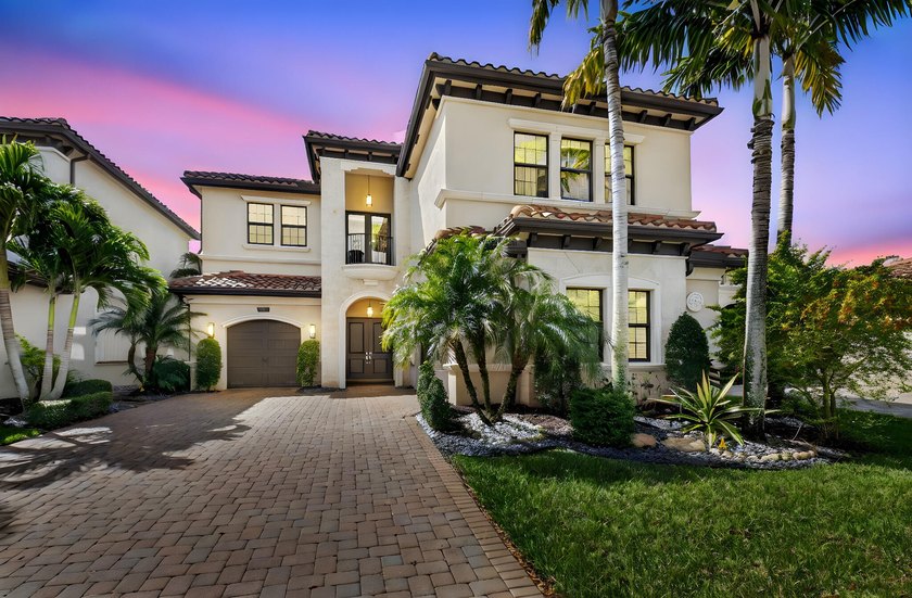 Welcome to Prestigious Seven Bridges. This Vizcaya Model with 5 - photo 3