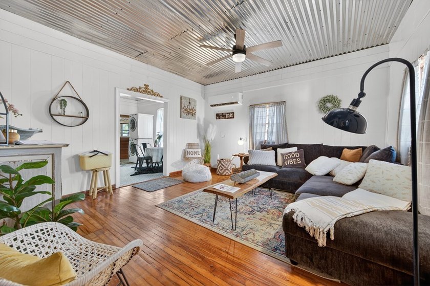 Charming and full of character, this cozy 2-bedroom, 1-bath - photo 12
