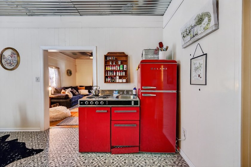 Charming and full of character, this cozy 2-bedroom, 1-bath - photo 17