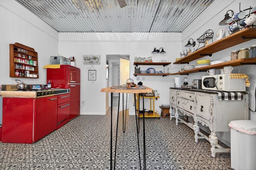 Charming and full of character, this cozy 2-bedroom, 1-bath - photo 18