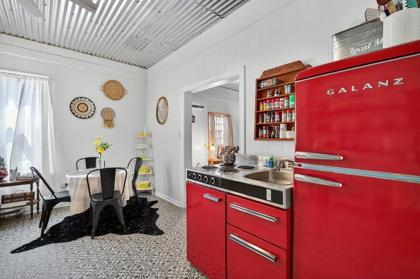 Charming and full of character, this cozy 2-bedroom, 1-bath - photo 26