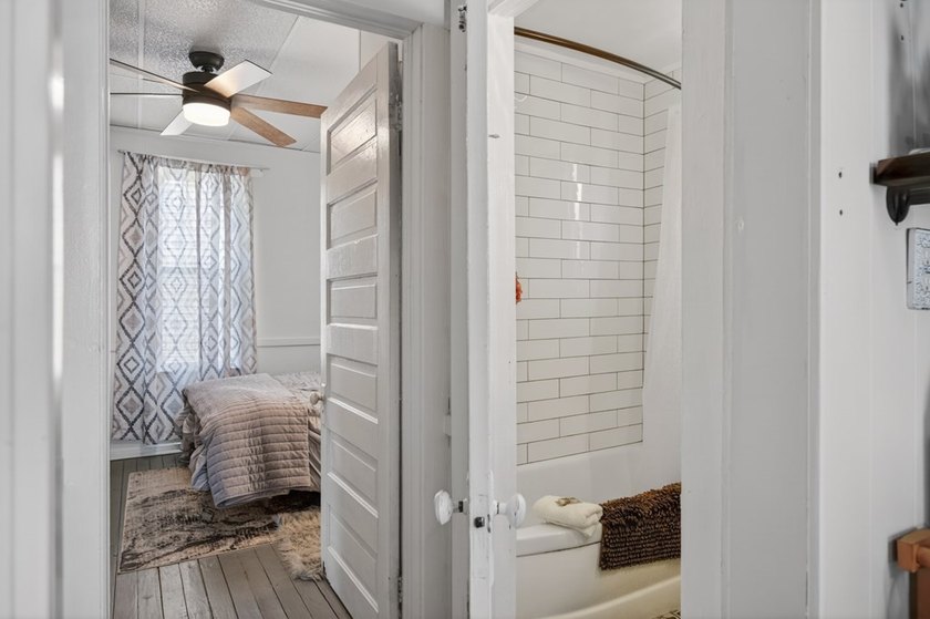 Charming and full of character, this cozy 2-bedroom, 1-bath - photo 27