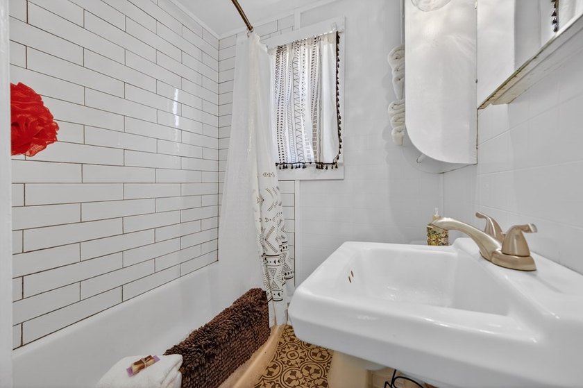 Charming and full of character, this cozy 2-bedroom, 1-bath - photo 28