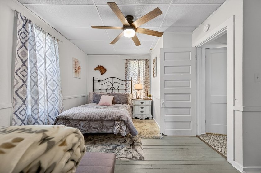 Charming and full of character, this cozy 2-bedroom, 1-bath - photo 31