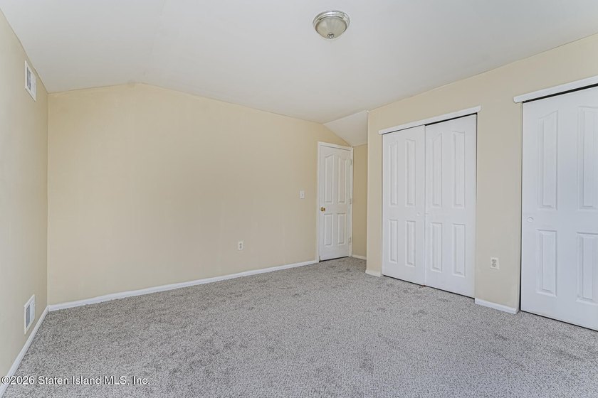 Rare opportunity for investor or end user to own a spacious - photo 4