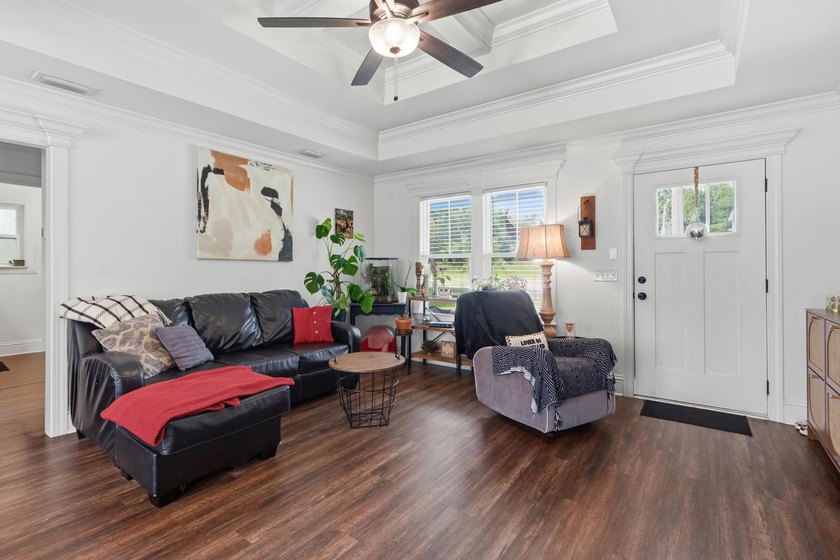 100% FINANCING AVAILABLE! Welcome home to this beautifully - photo 6