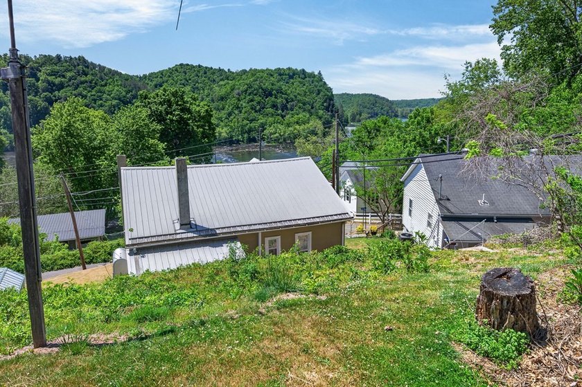 Charming and full of character, this cozy 2-bedroom, 1-bath - photo 42