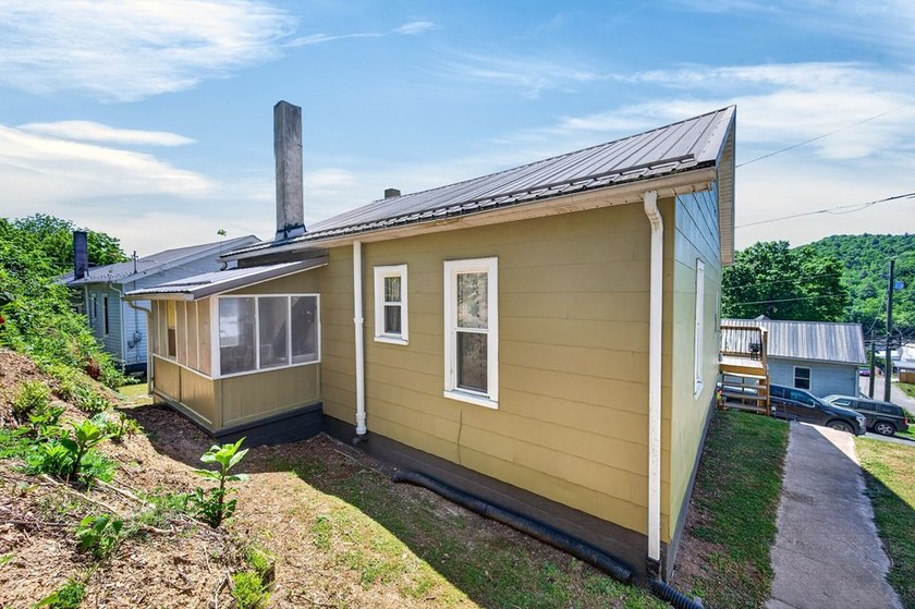Charming and full of character, this cozy 2-bedroom, 1-bath - photo 43