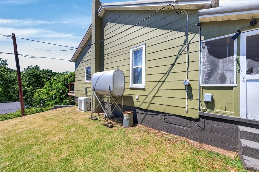 Charming and full of character, this cozy 2-bedroom, 1-bath - photo 45