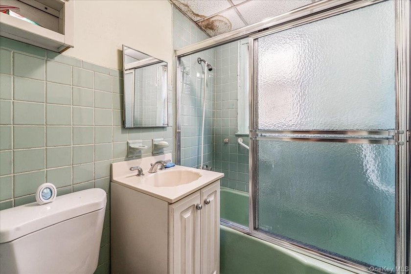 Nice 2-family home in the heart of Jamaica, featuring a - photo 11