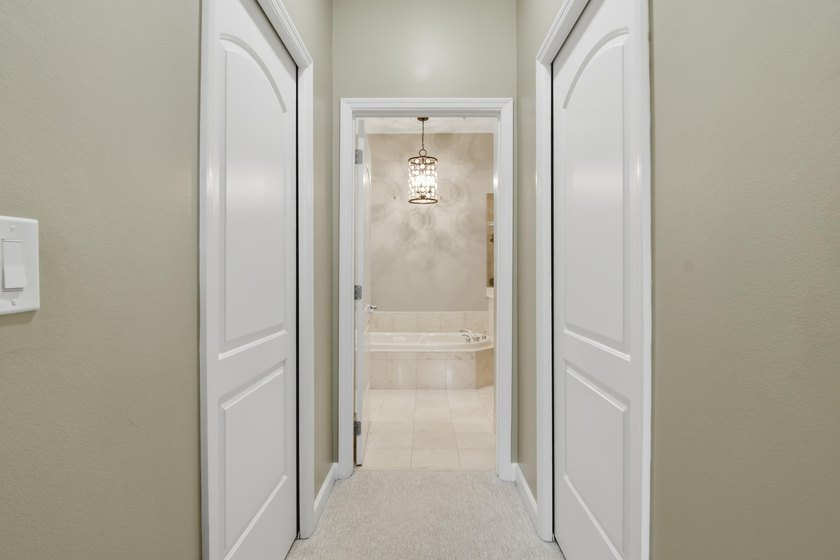 This impeccably maintained loft delivers the perfect blend of - photo 14