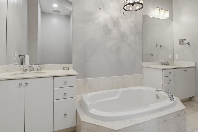 This impeccably maintained loft delivers the perfect blend of - photo 15