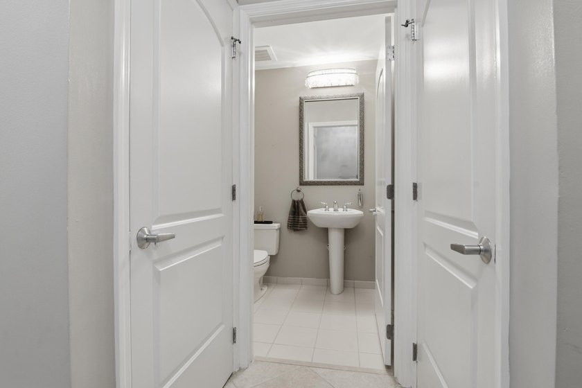 This impeccably maintained loft delivers the perfect blend of - photo 19