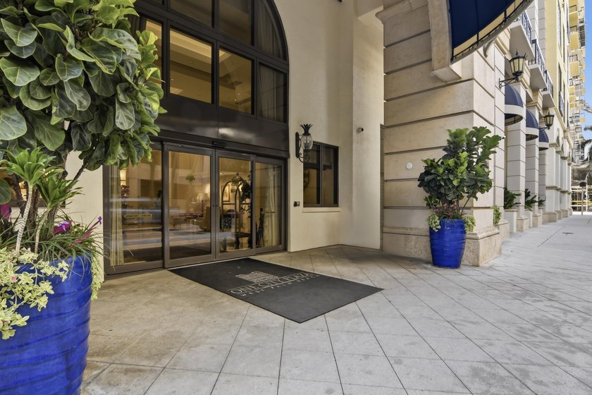 This impeccably maintained loft delivers the perfect blend of - photo 22