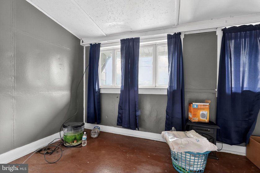Welcome to 119 Calvert St in Jersey Shore - a spacious property - photo 7