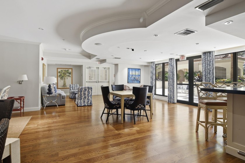 This impeccably maintained loft delivers the perfect blend of - photo 28