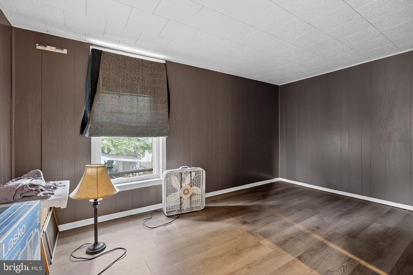 Welcome to 119 Calvert St in Jersey Shore - a spacious property - photo 8
