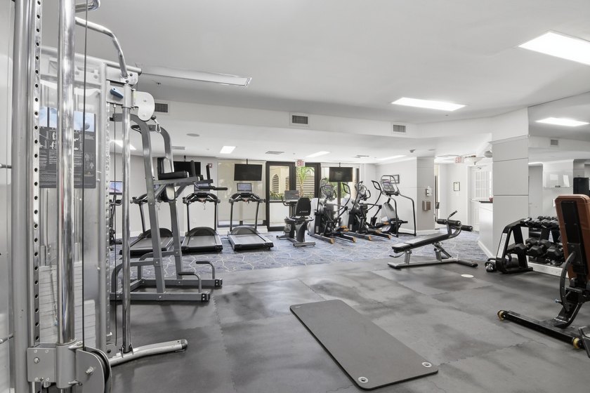 This impeccably maintained loft delivers the perfect blend of - photo 29