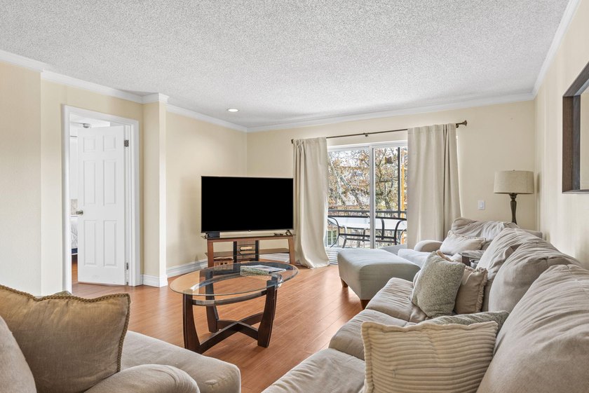Welcome to this beautifully renovated 2-bedroom, 2-bathroom - photo 5