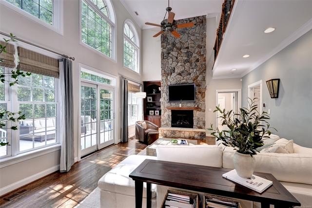 Beautifully situated at the end of a cul-de-sac in the desirable - photo 2