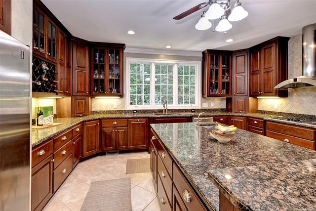 Beautifully situated at the end of a cul-de-sac in the desirable - photo 3