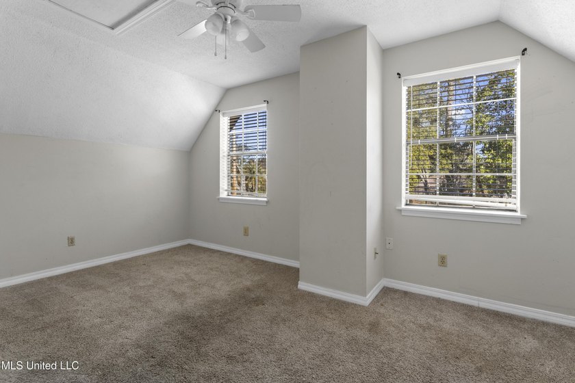 Rare opportunity to own a spacious home with an in-ground pool - photo 16