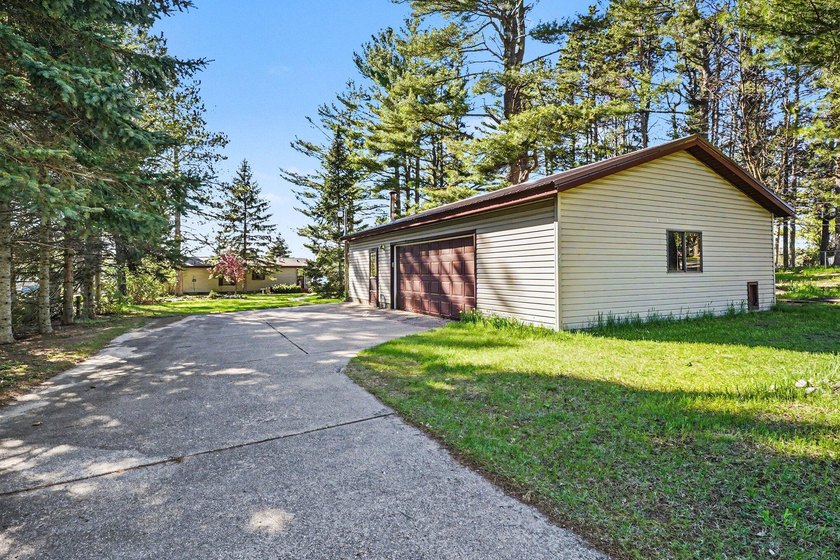 Welcome to Northern Michigan living with this beautifully - photo 24