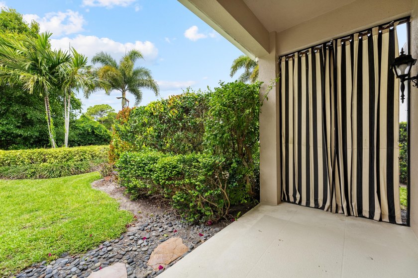 Rare opportunity in Abacoa! This desirable single-story floor - photo 32