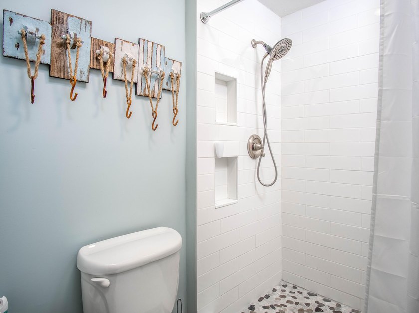 Beautiful end ground floor and corner unit. Enjoy the waterfront - photo 17