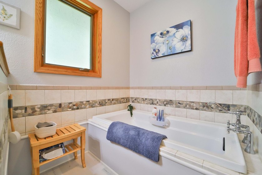 Four-bedroom, three-bathroom home with a two-stall garage - photo 18