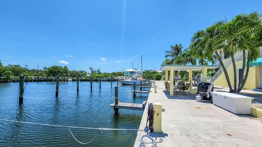 Beautiful end ground floor and corner unit. Enjoy the waterfront - photo 19